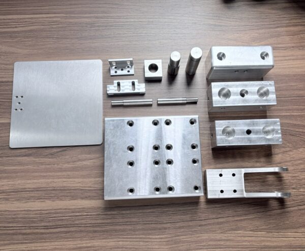Gia công chi tiết khuôn ép nhựa