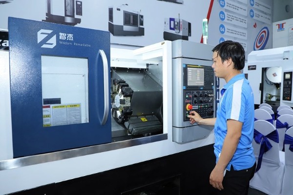 Máy gia công CNC là loại máy tạo ra các chi tiết sản phẩm bởi hệ thống máy tính