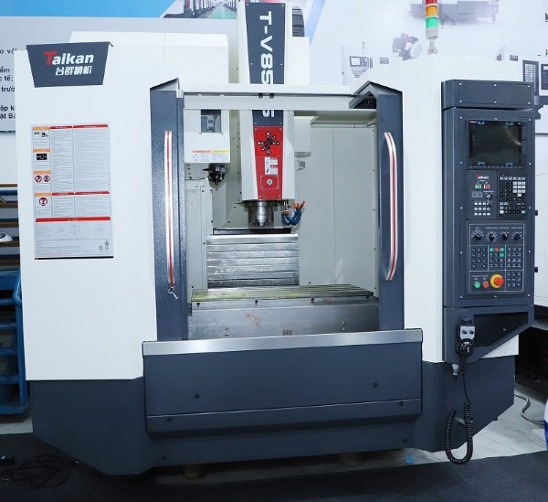 Máy phay CNC là một trong các loại máy gia công CNC phổ biến trên thị trường sử dụng trong các xưởng cơ khí