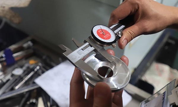 Đánh giá đặc tính và chi tiết sản phẩm để dự tính thời gian hoàn thành trung bình cho đơn hàng gia công CNC