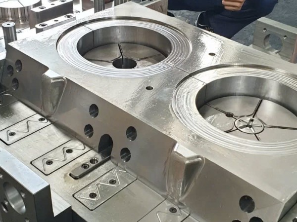 Vai trò của gia công CNC trong sản xuất khuôn nhựa hiện đại
